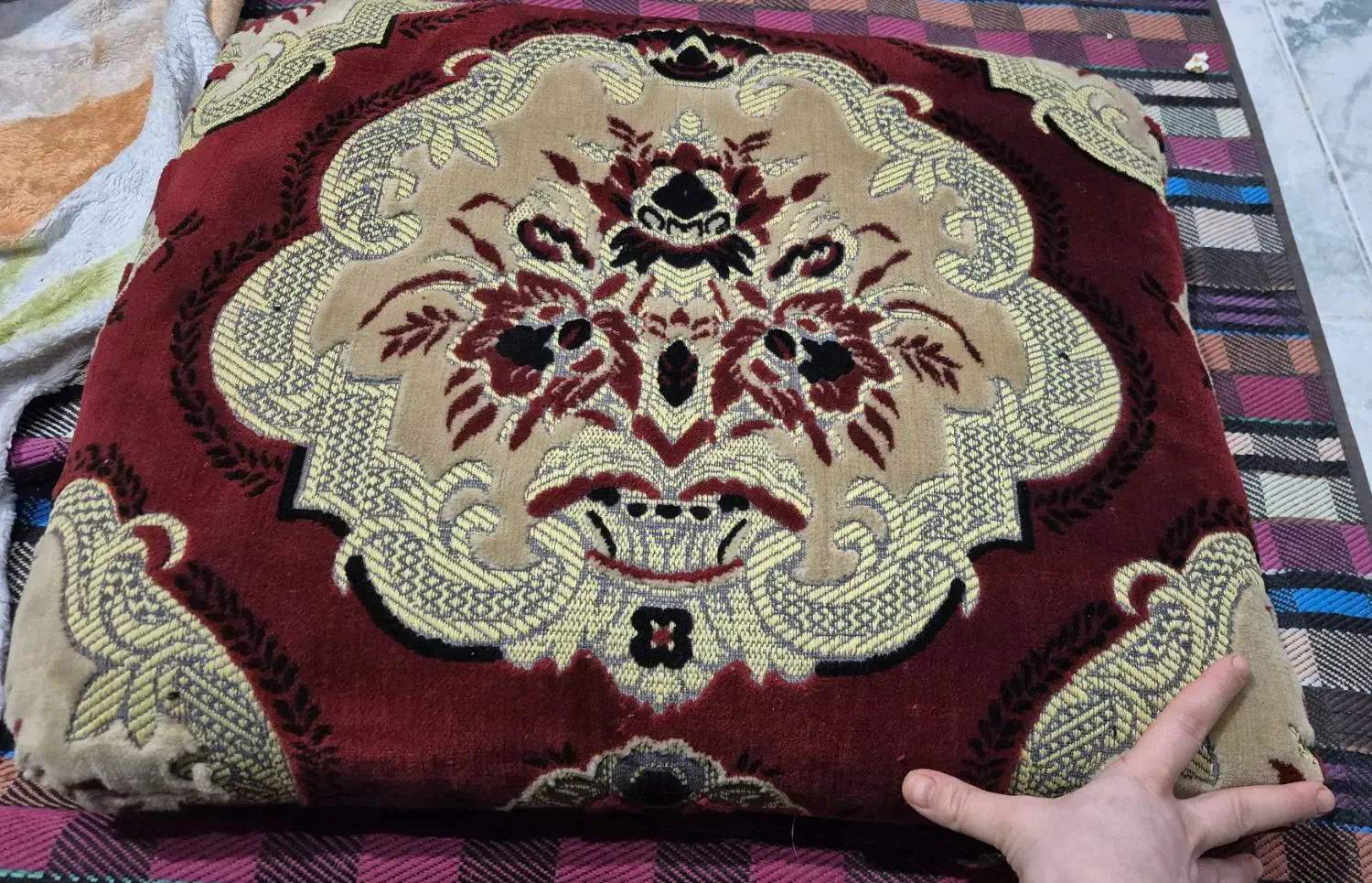 12 عدد متکا سالم و تمیز در حد نو|رختخواب، بالش، پتو|برازجان, |دیوار