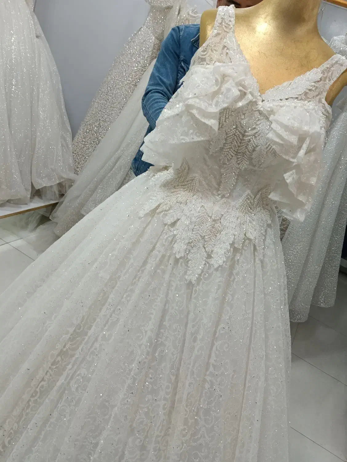 لباس عروس|لباس|آشخانه, |دیوار