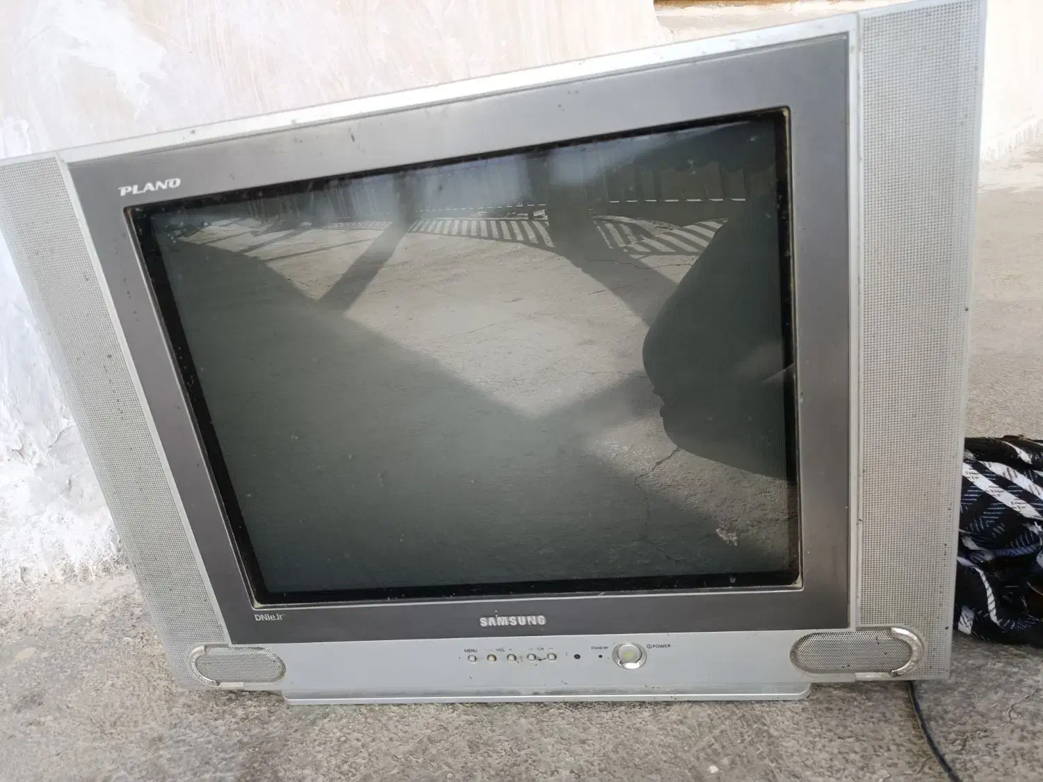 تلویزیون قدیمی|تلویزیون و پروژکتور|همدان, |دیوار