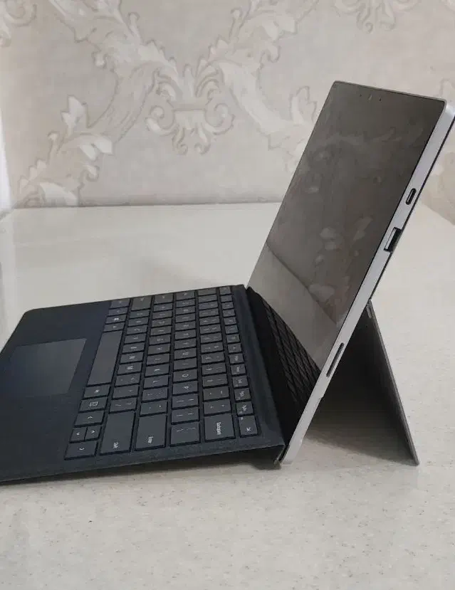 سرفیس پرو 7 در حد نو|رایانه همراه|شیراز, کوی زهرا|دیوار