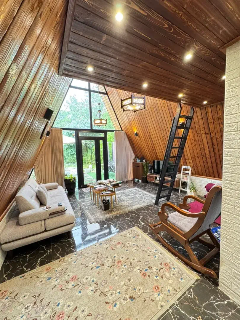 کلبه سویسی تک خواب زرین|اجارهٔ کوتاهمدت ویلا و باغ|رویان, |دیوار