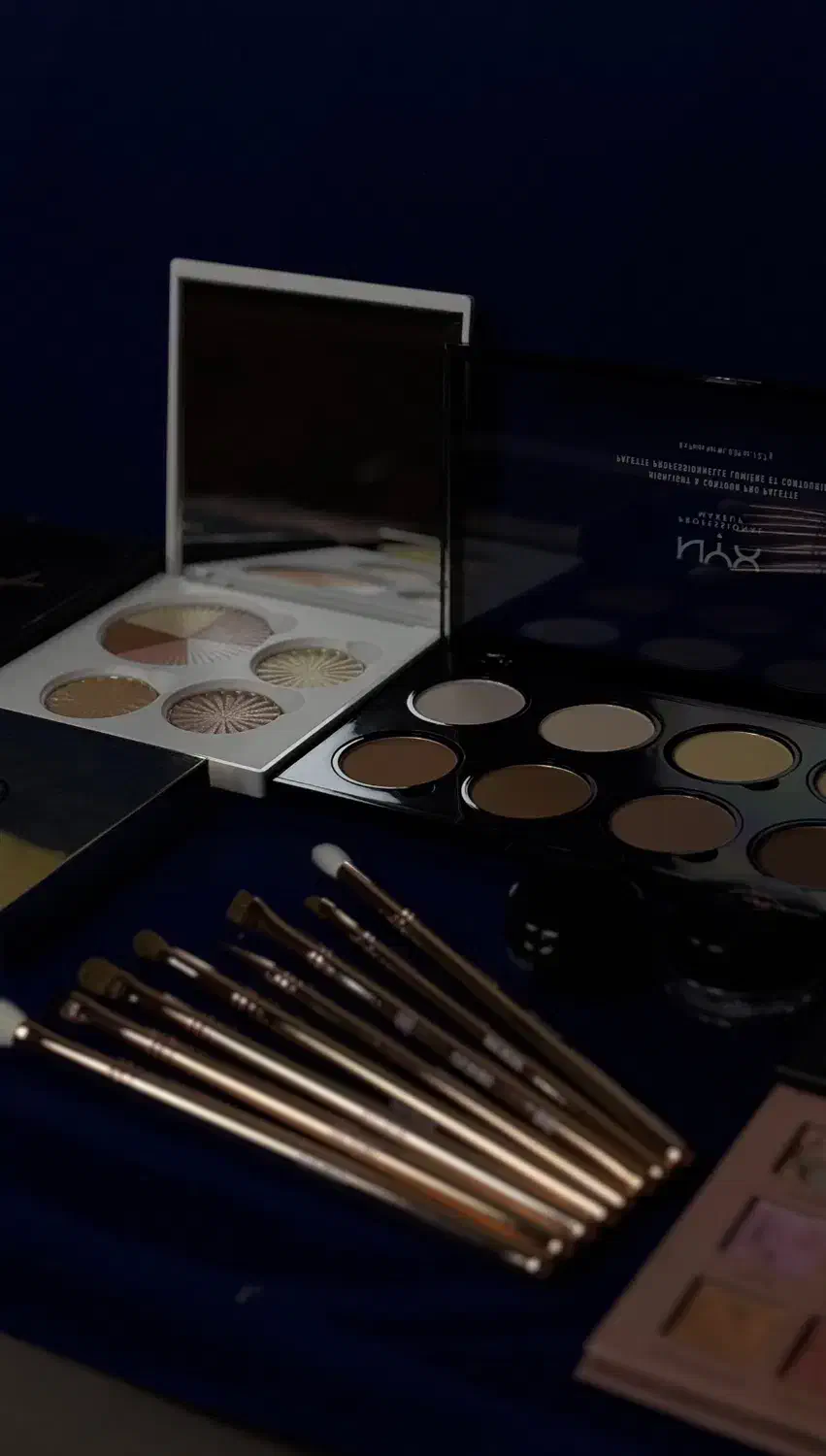 مدل برای میکاپ میخوام.|خدمات آرایشگری و زیبایی|رشت, کاکتوس|دیوار