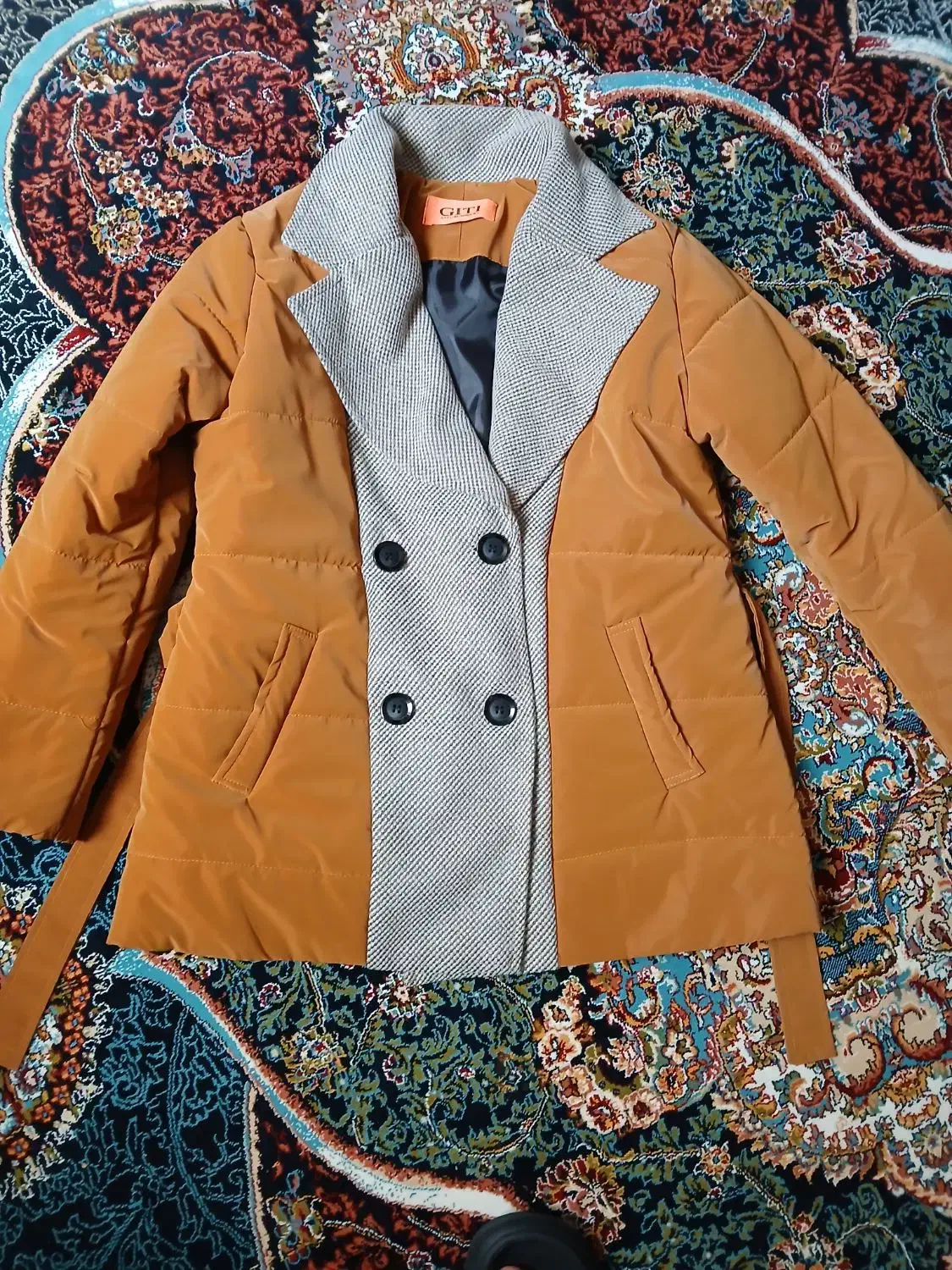 کاپشن|لباس|ری, دولتآباد|دیوار