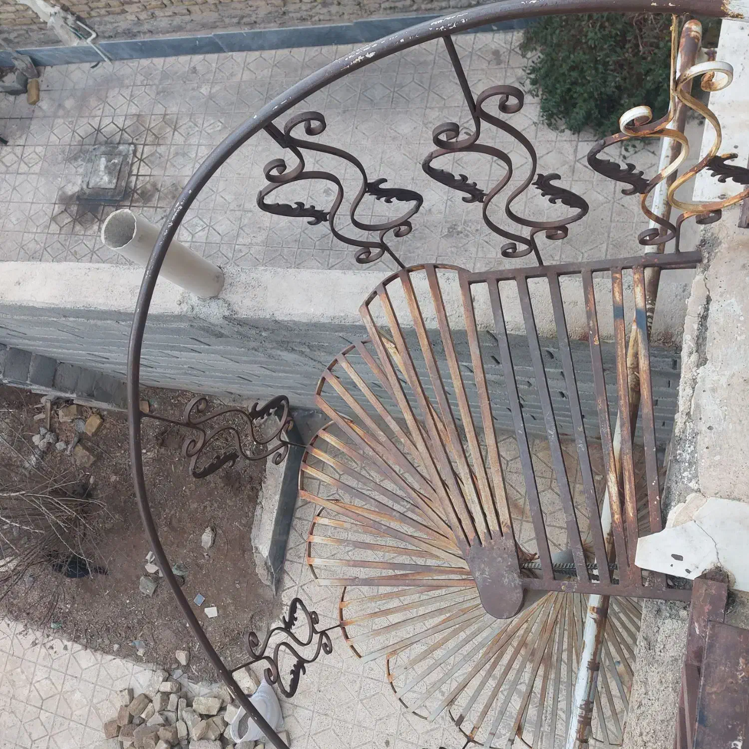 پله گرد آهنی فروش فوری|مصالح و تجهیزات ساختمان|زنجان, |دیوار