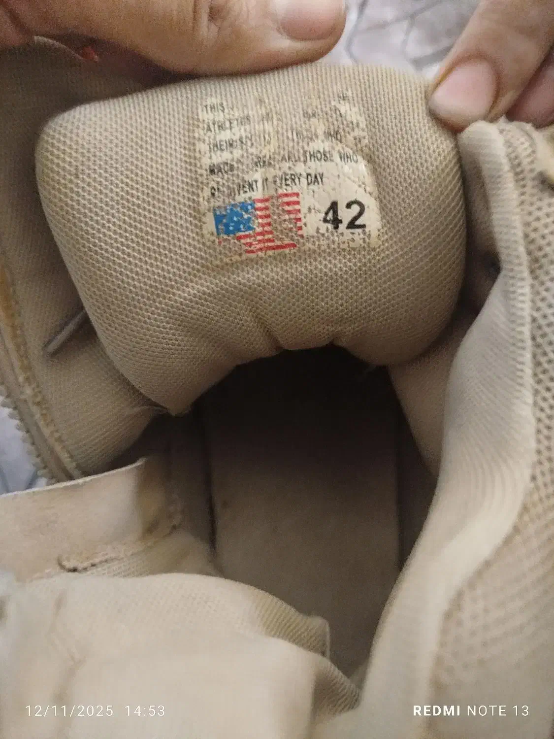 پوتین کوهنوردی|کیف، کفش، کمربند|مشهد, شهید قربانی|دیوار