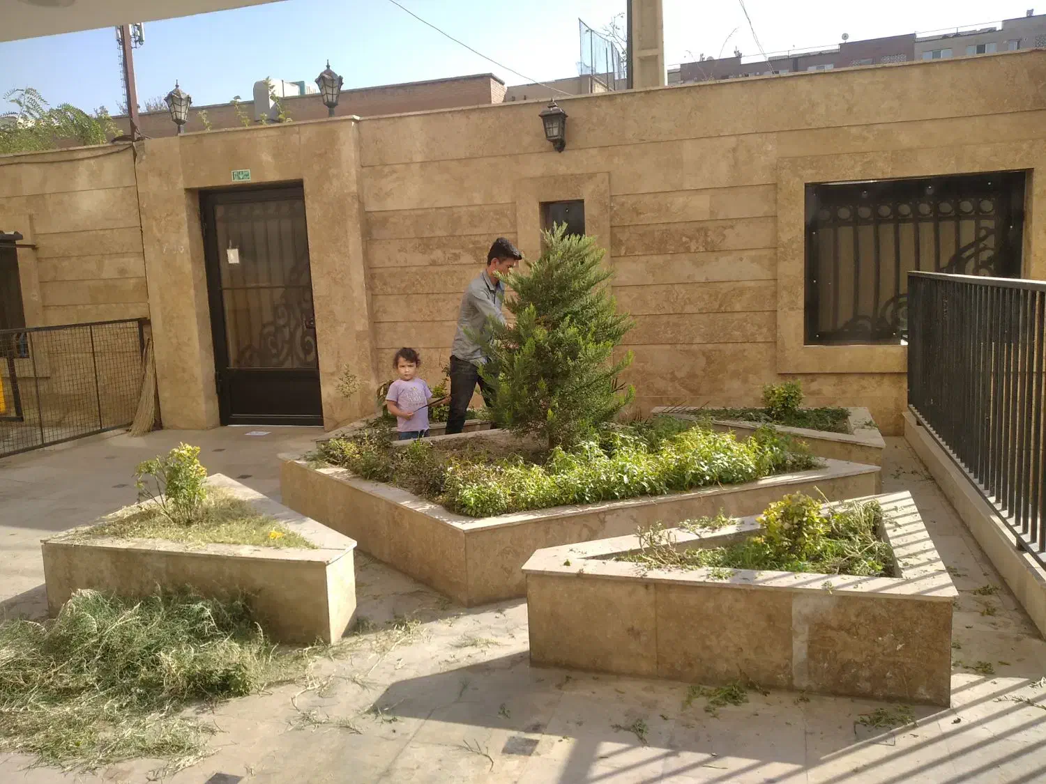 انجام کلیه امور باغبانی، هرس، کود|خدمات باغبانی و درختکاری|تهران, گیشا|دیوار