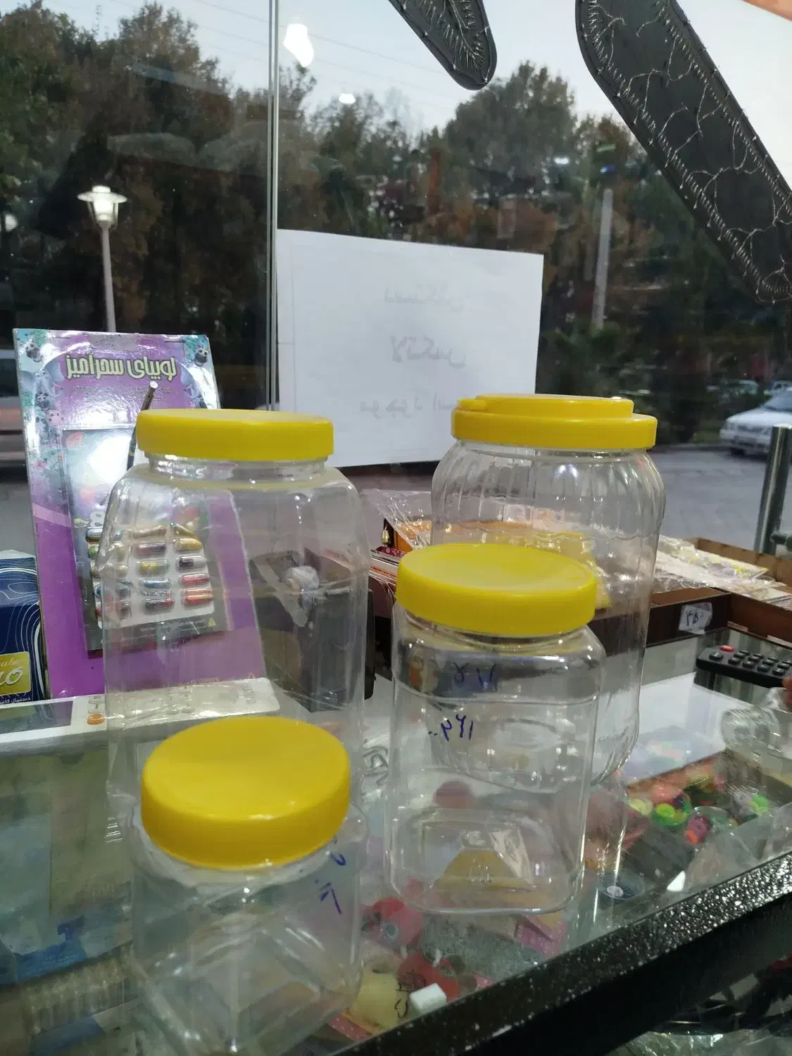 یکبارمصرف|ظروف نگهدارنده، پلاستیکی، یکبارمصرف|اصفهان, بوستان ناژوان|دیوار