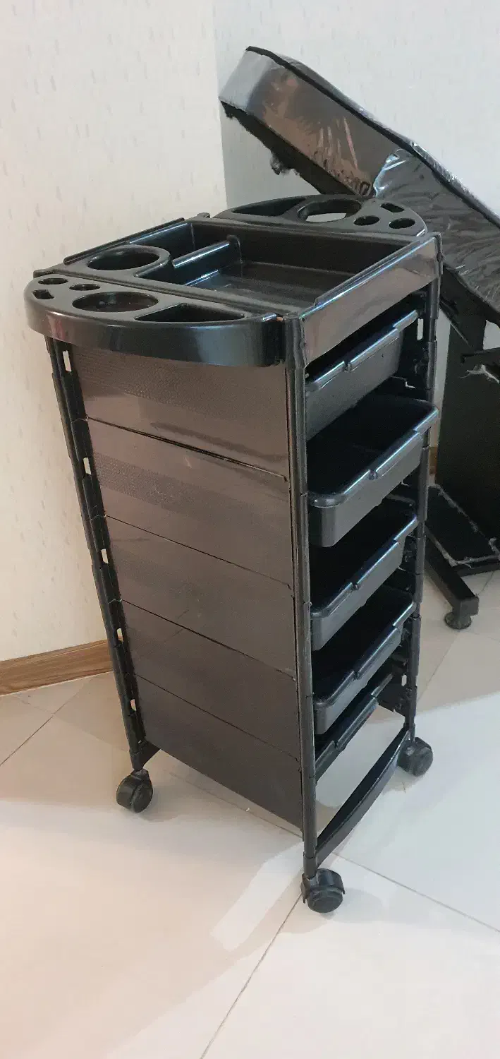 ترولی ۵ طبقه نو و سالم|آرایشگاه و سالن‌های زیبایی|مشهد, اقبال|دیوار