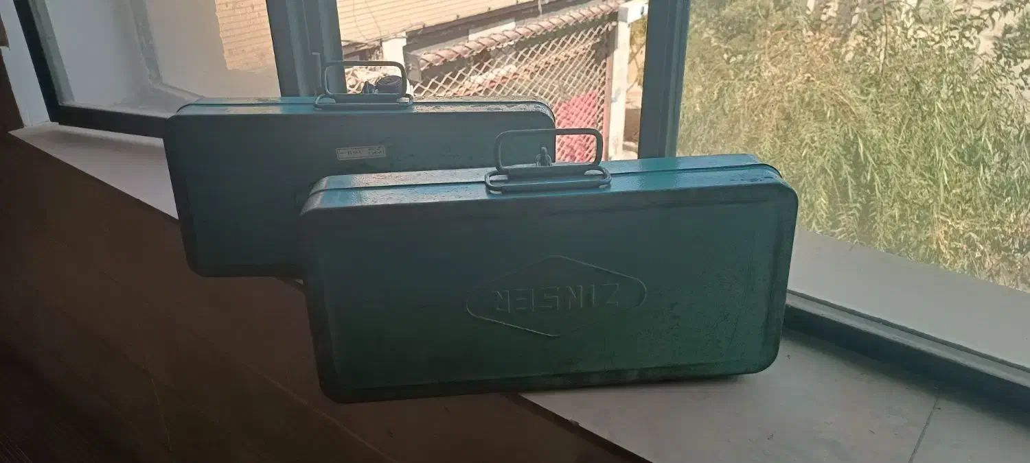 جعبه ابزار فلزی قدیمی آنتیک عتیقه|کلکسیون اشیاء عتیقه|چهاردانگه (تهران), |دیوار