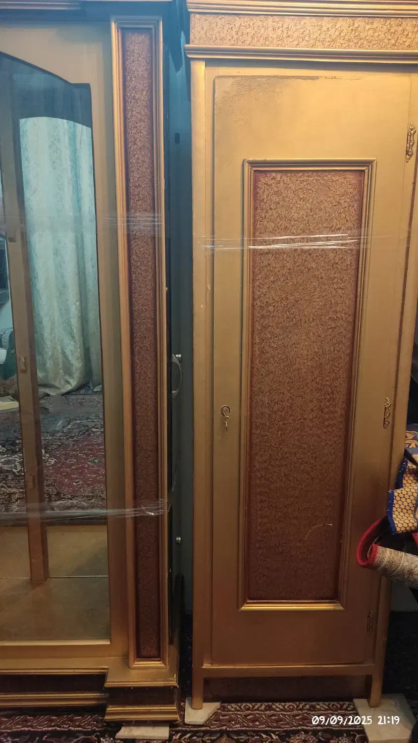 ویترین. دو عدد کمد و میزآرایش|بوفه، ویترین، کنسول|پیر بکران, |دیوار