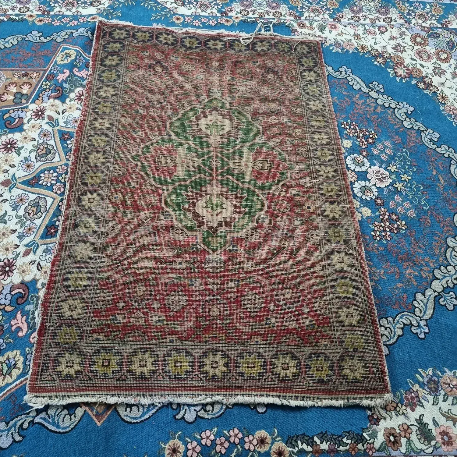 فرش پادری قدیمی|پادری|اردبیل, |دیوار