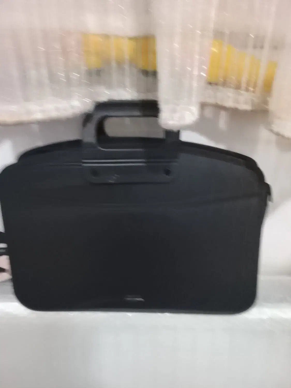 تعدادی کیف وکفش|کیف، کفش، کمربند|پاکدشت, پاکدشت (مامازند)|دیوار