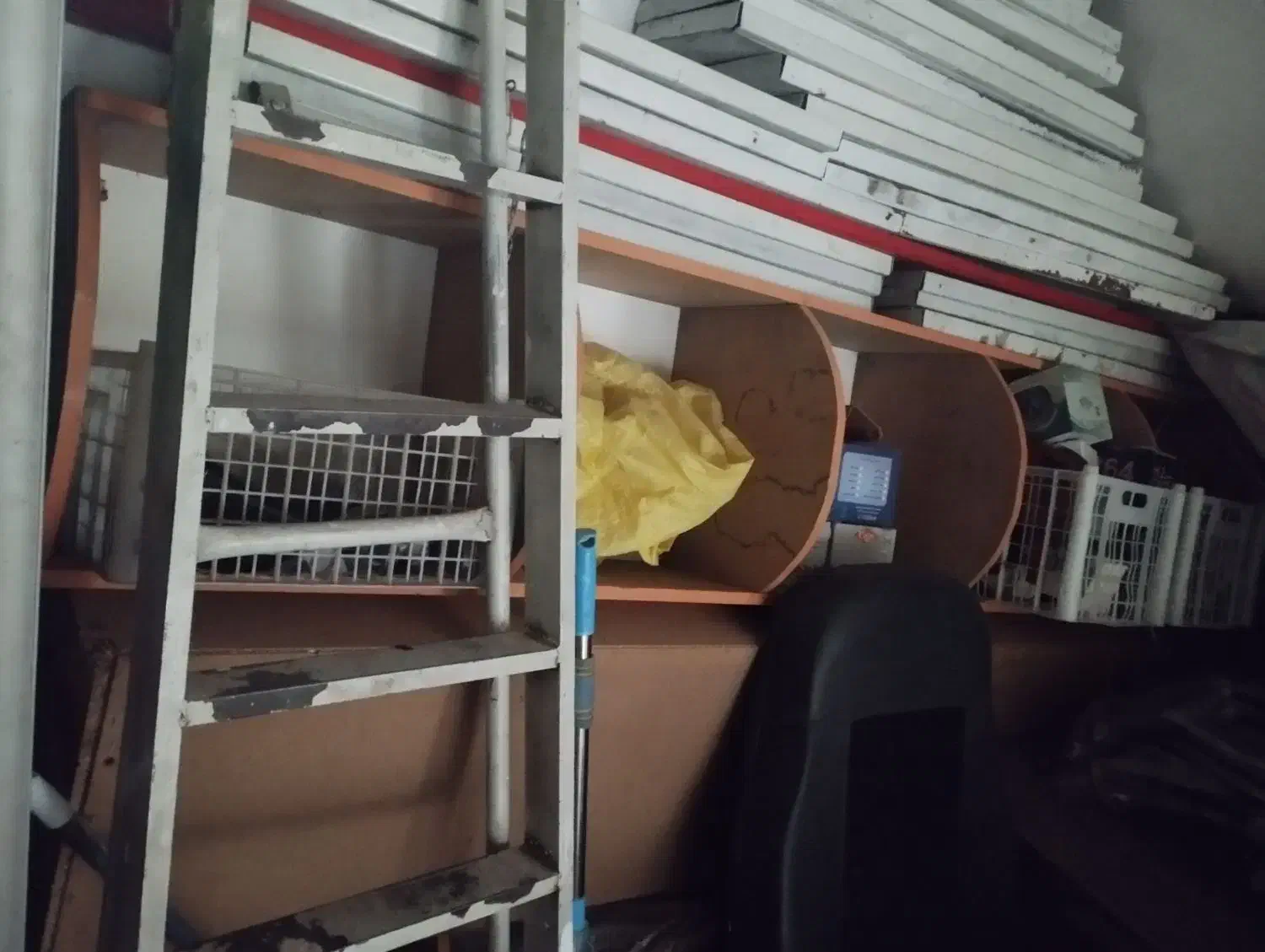 صندلی  فروشگاهی و قفسه mdf ستونی و میز کامپیوتر|فروشگاه و مغازه|مراغه, |دیوار