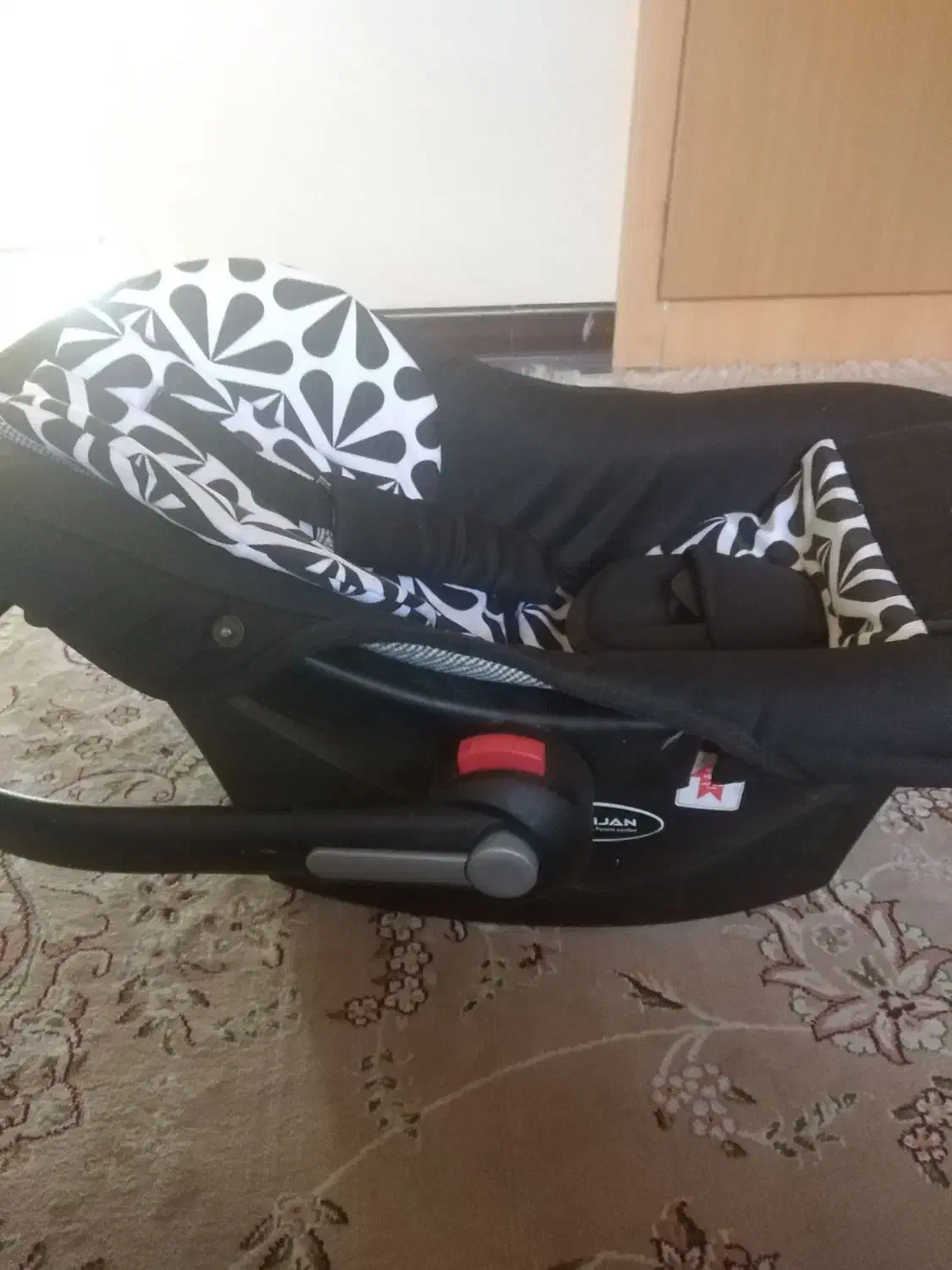 صندلی کودک وتشک بازی وکریر وساک نوزاد|اسباب و اثاث بچه|شاهینشهر, حافظ جنوبی|دیوار