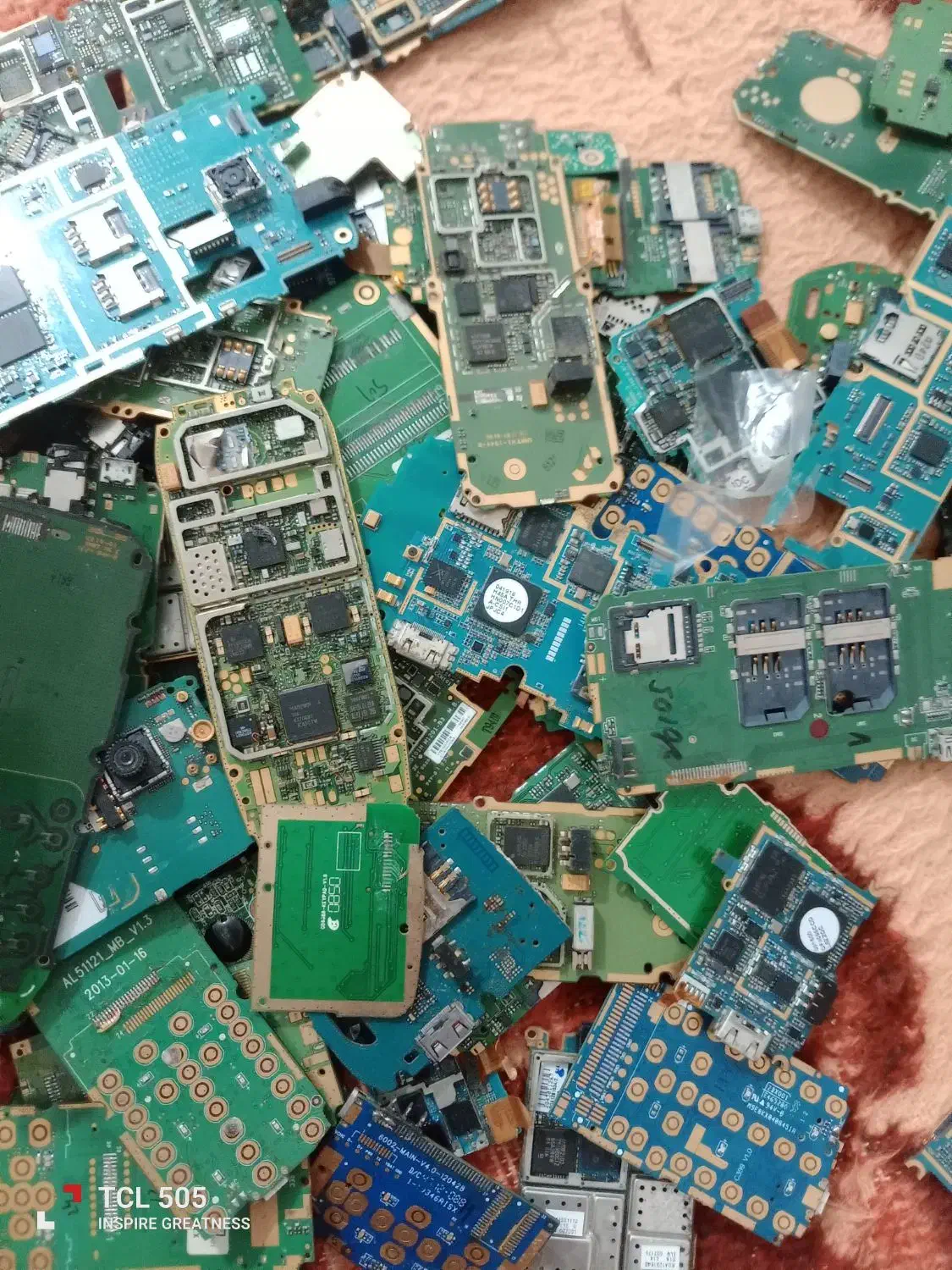 ضایعات برد سوخته و خراب موبایل و کامپیوتر|خدمات پیشه و مهارت|نهاوند, |دیوار