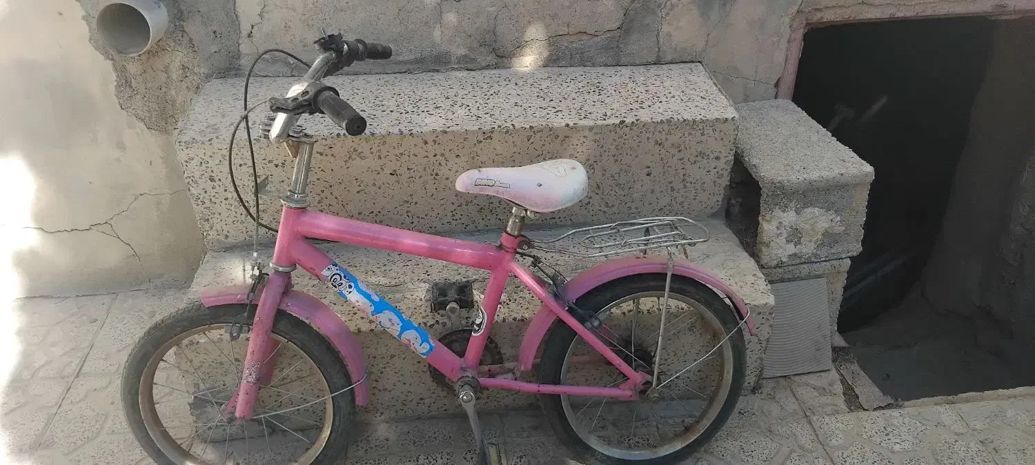 دوچرخه|دوچرخه، اسکیت، اسکوتر|نجفآباد, قلعه سفید|دیوار