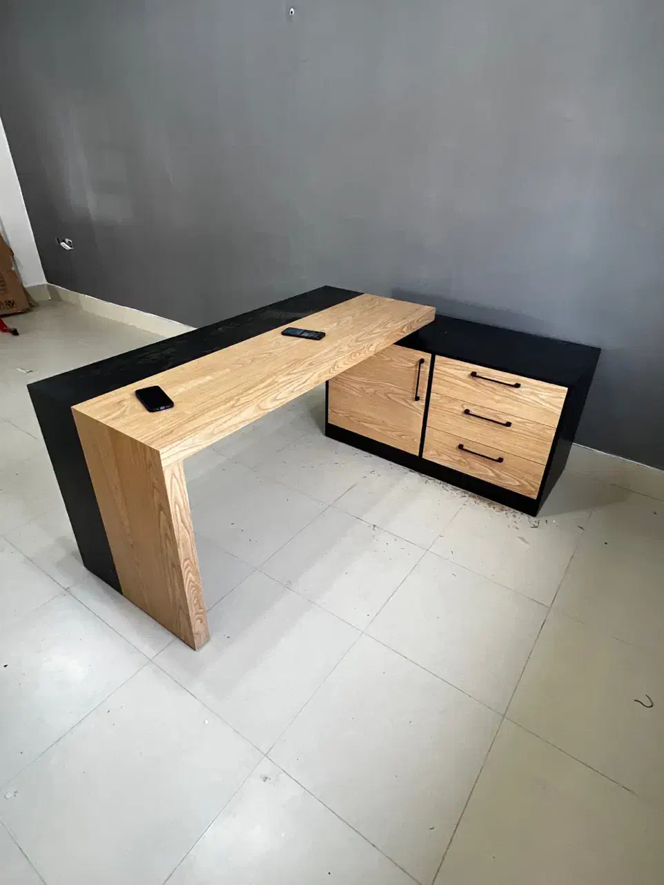 میز مدیریت|مبلمان اداری|رشت, منظریه|دیوار