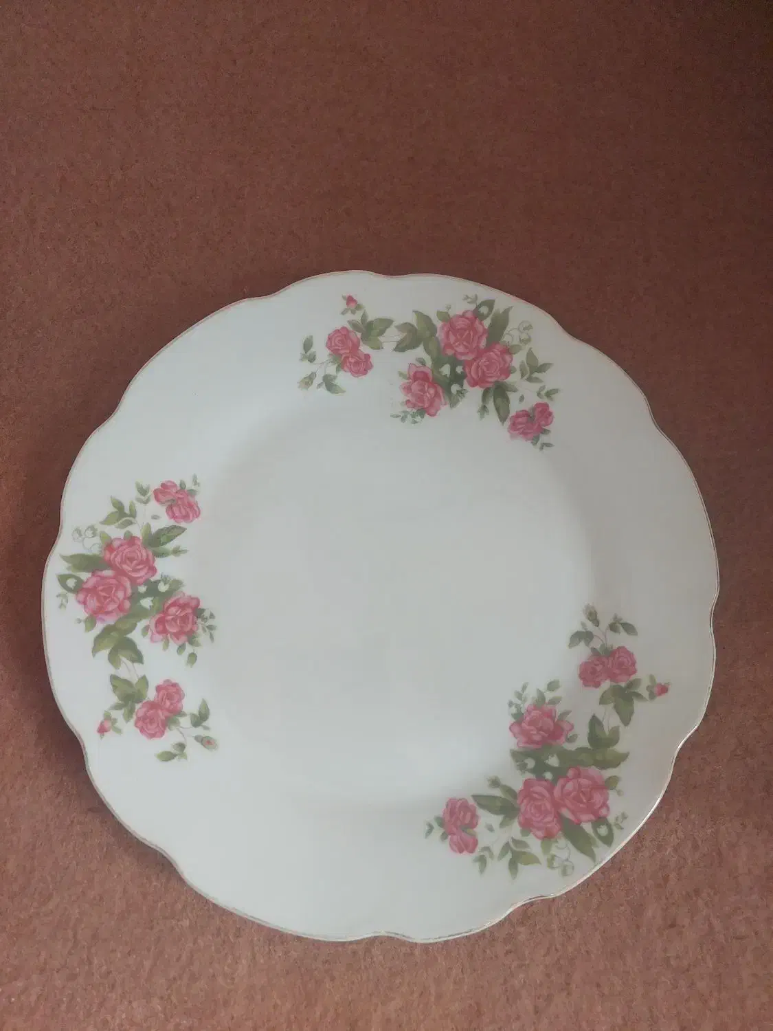 چینی گل سرخ|ظروف سرو و پذیرایی|قم, شهید صیاد شیرازی|دیوار