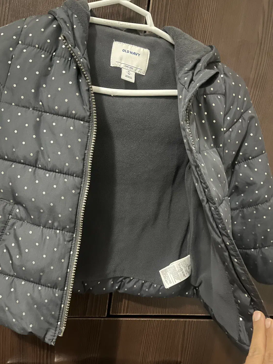 کاپشن|لباس|بروجرد, |دیوار