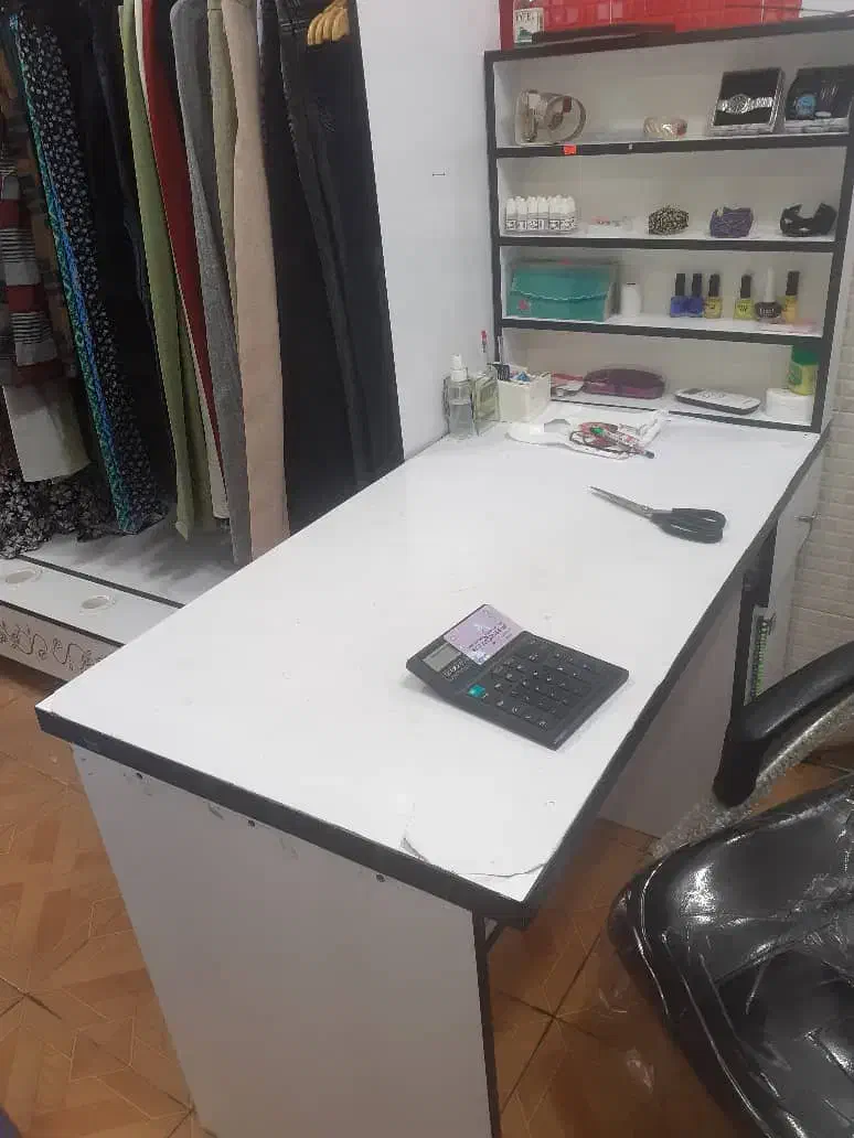 میز کاشت ناخن برای آرایشگاه سالم|آرایشگاه و سالنهای زیبایی|رشت, توشیبا|دیوار