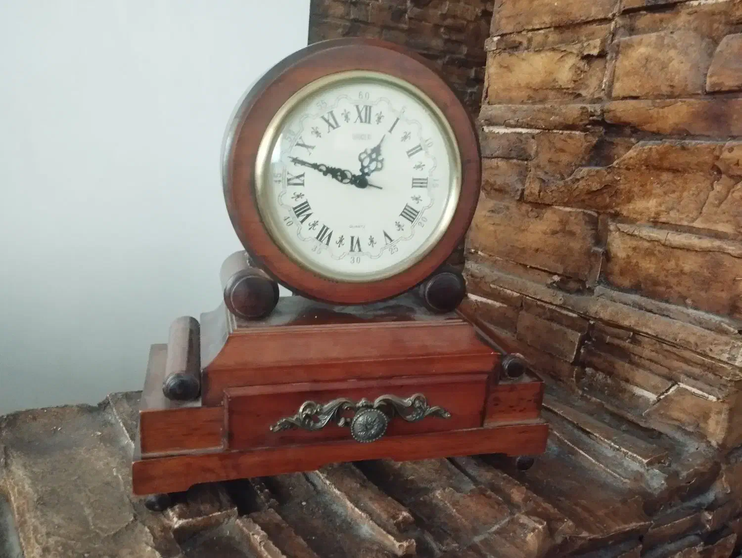 ساعت چوبی قدیمی در حد نو کم کار شده. تخفیف دارد|ساعت|تهران, آرژانتین|دیوار