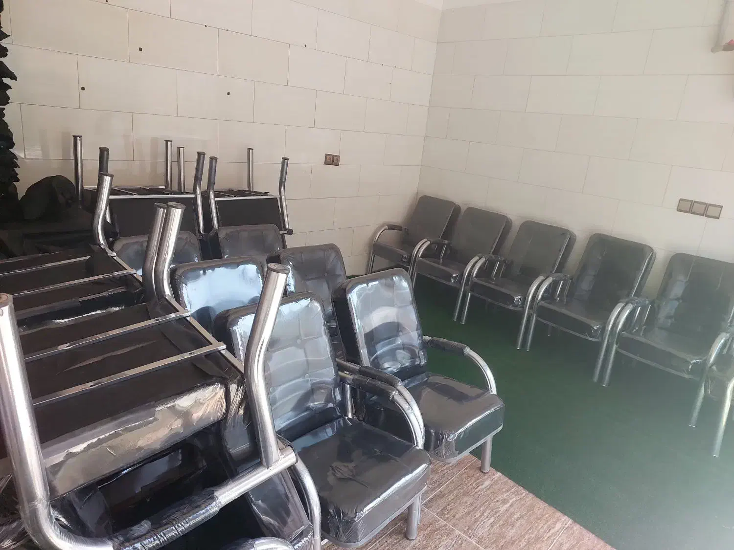 تولید وپخش صندلی انتظار 9 دکمه|صندلی و نیمکت|قرچک, قشلاق جیتو|دیوار