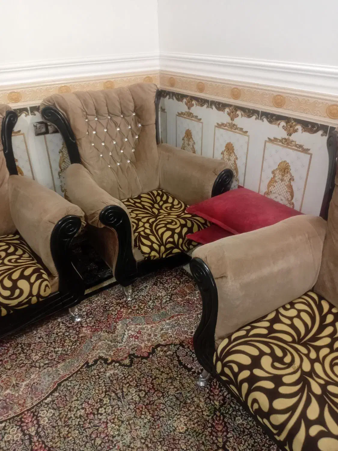 قیمت ۸۵۰۰۰۰۰|مبلمان خانگی و میز عسلی|بم, |دیوار