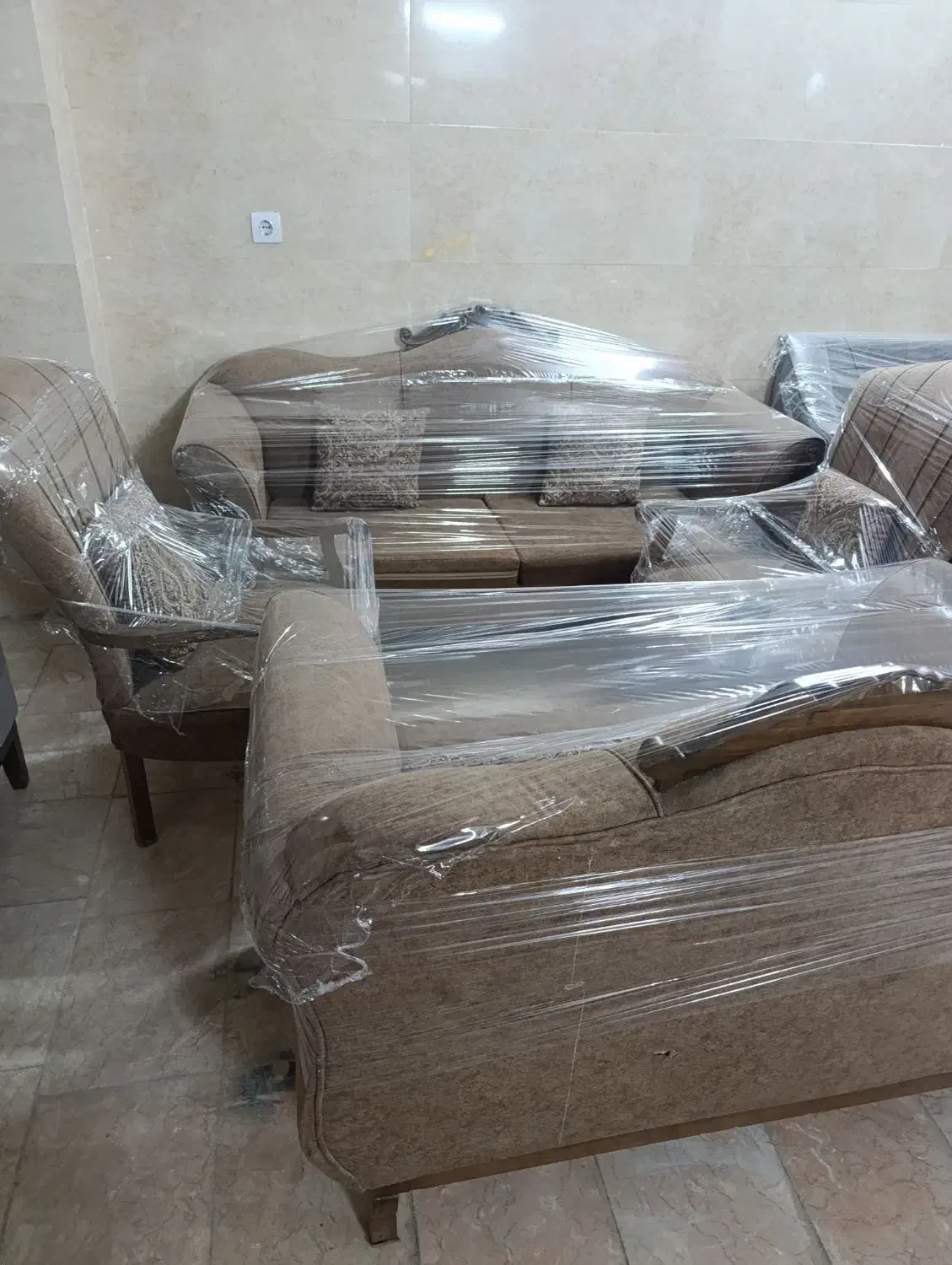 تعدادی‌مبل‌درحدنو|مبلمان خانگی و میز عسلی|اصفهان, زاجان|دیوار
