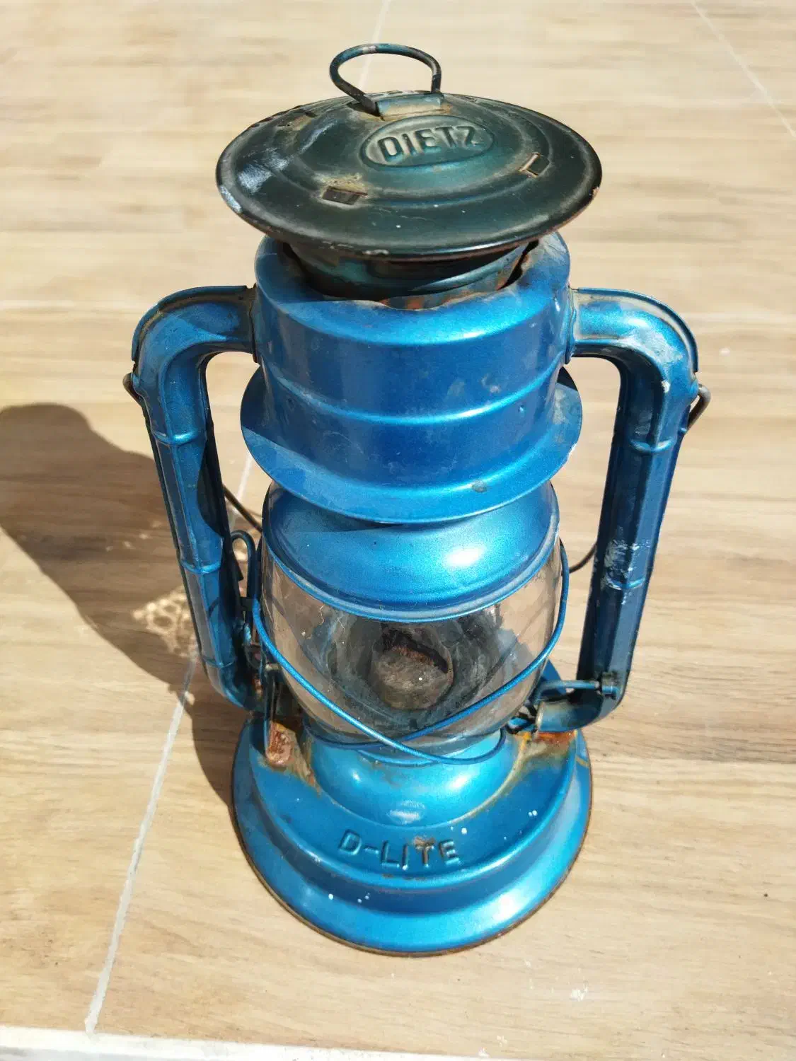 چراغ نفتی قدیمی و در حد نو|کلکسیون اشیاء عتیقه|اصفهان, باب الدشت|دیوار