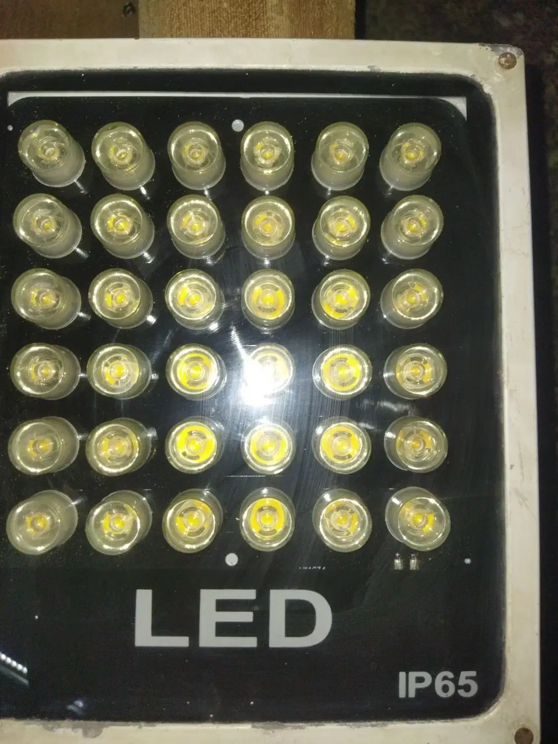 پروژکتور اصلی|لامپ و چراغ|رباطکریم, شترخوار|دیوار