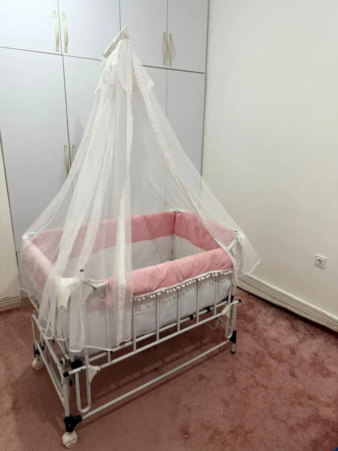 گهواره برقی در حد|تخت و صندلی بچه|جم, |دیوار