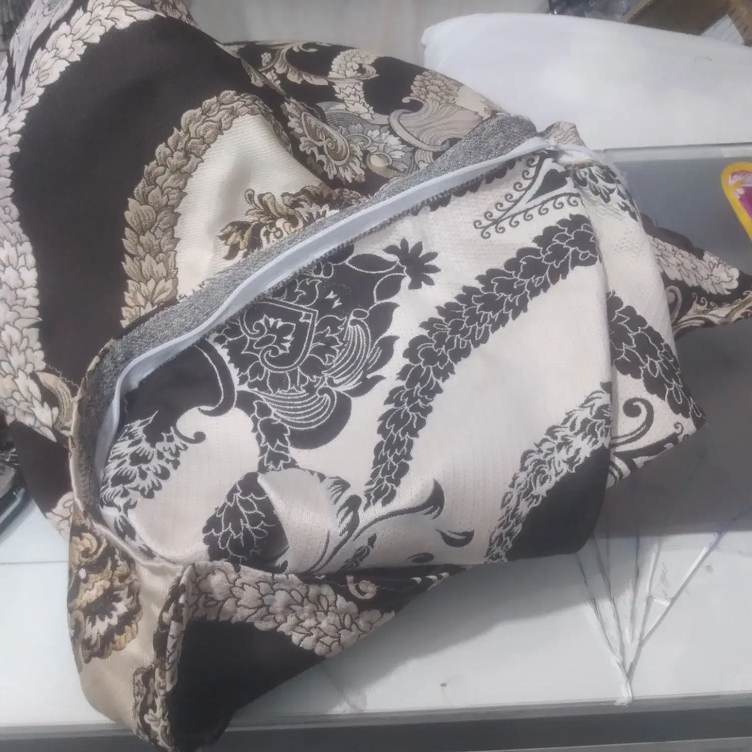 روبالشتی به فروش میرسد|رختخواب، بالش، پتو|فامنین, |دیوار