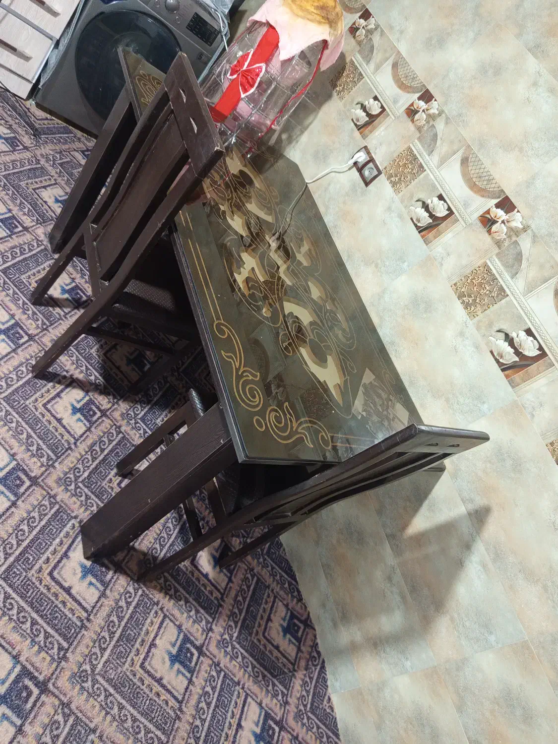 میز نهارخوری|میز و صندلی غذاخوری|گالیکش, |دیوار