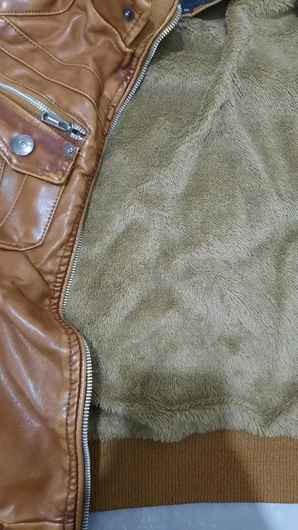 کاپشن چرم|لباس|ایلام, |دیوار