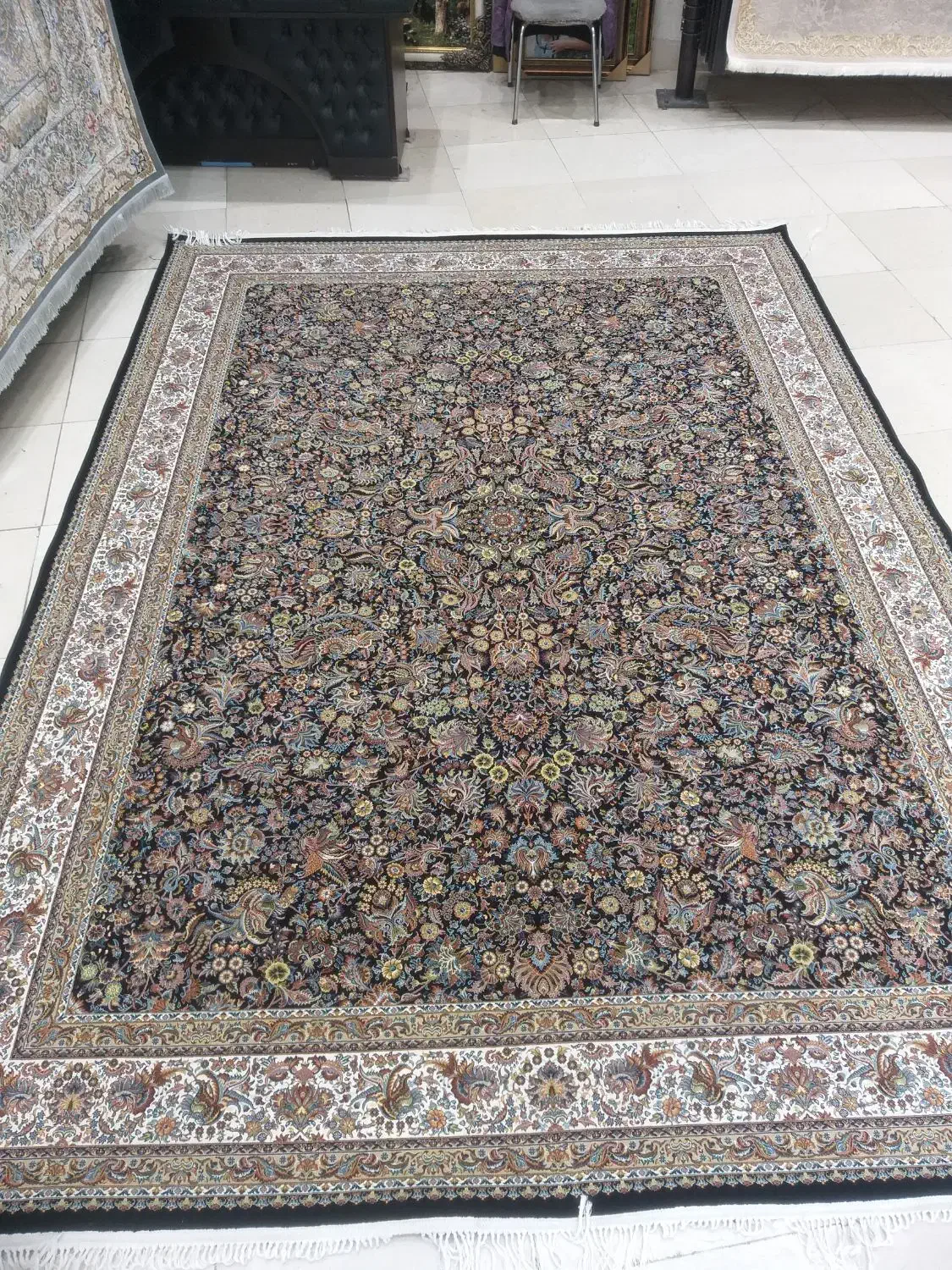 ۹متری ۱۰۰۰شانه طرح افشان گُلِ مرغ سرمه ای|فرش|بروجرد, |دیوار