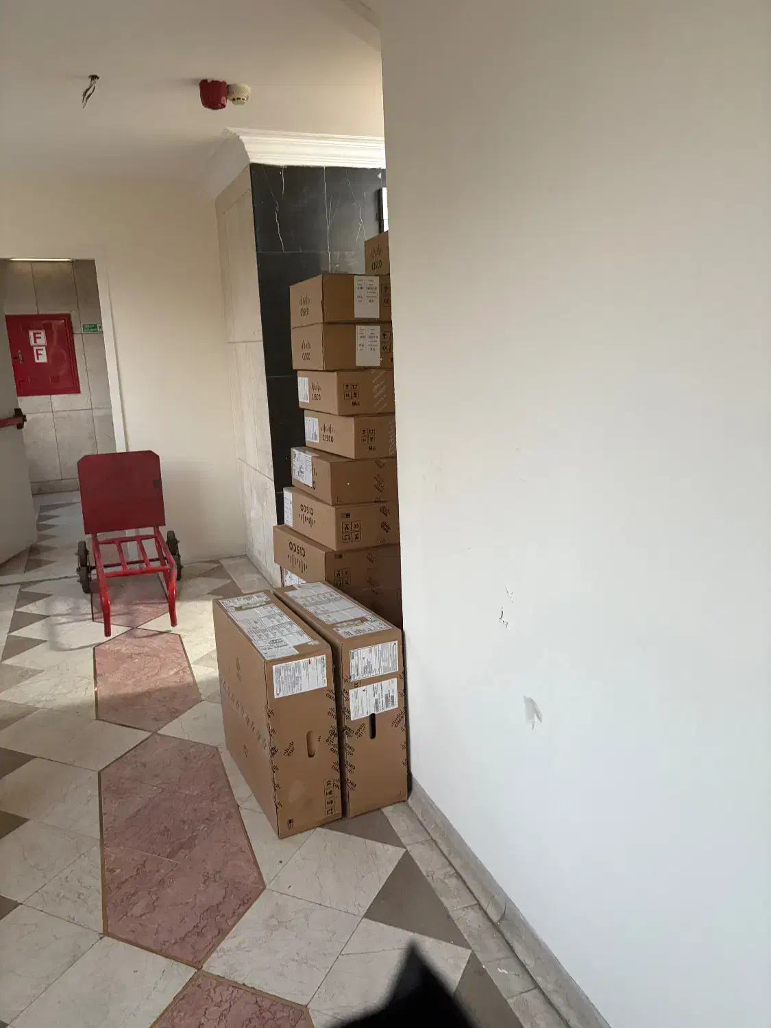 استخدام کارگر انبار|استخدام خدمات فروشگاه و رستوران|تهران, فلسطین (میدان انقلاب)|دیوار