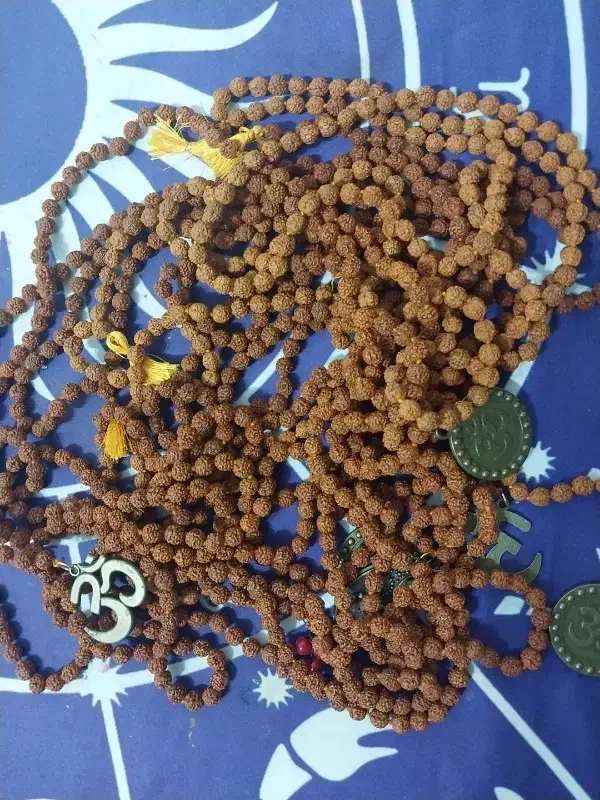 رودراکشا|زیورآلات و اکسسوری|رشت, چله خانه|دیوار