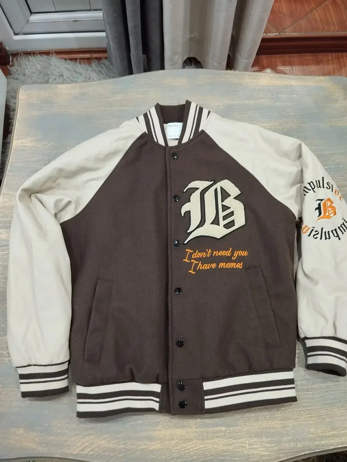 کاپشن|لباس|تهران, بهمن یار|دیوار