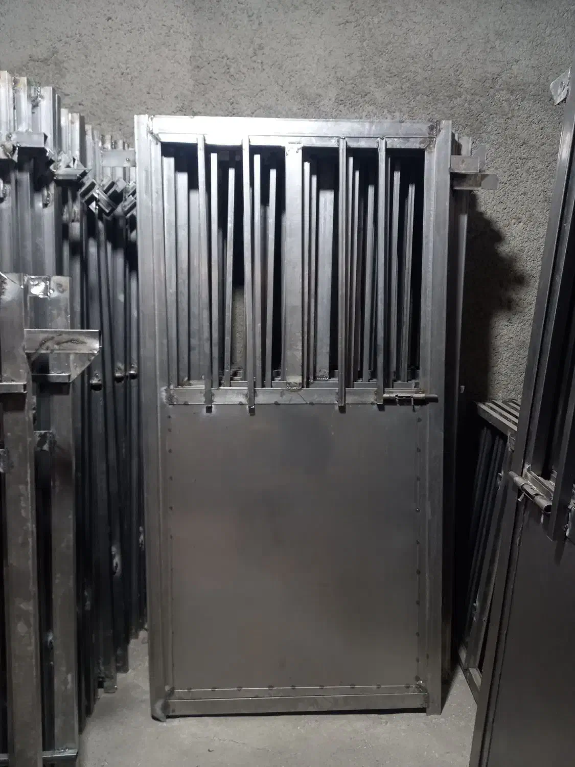 تولیدکننده انواع درب های سبک انباری،حیاطی و باغی|مصالح و تجهیزات ساختمان|شهریار, شهریار|دیوار