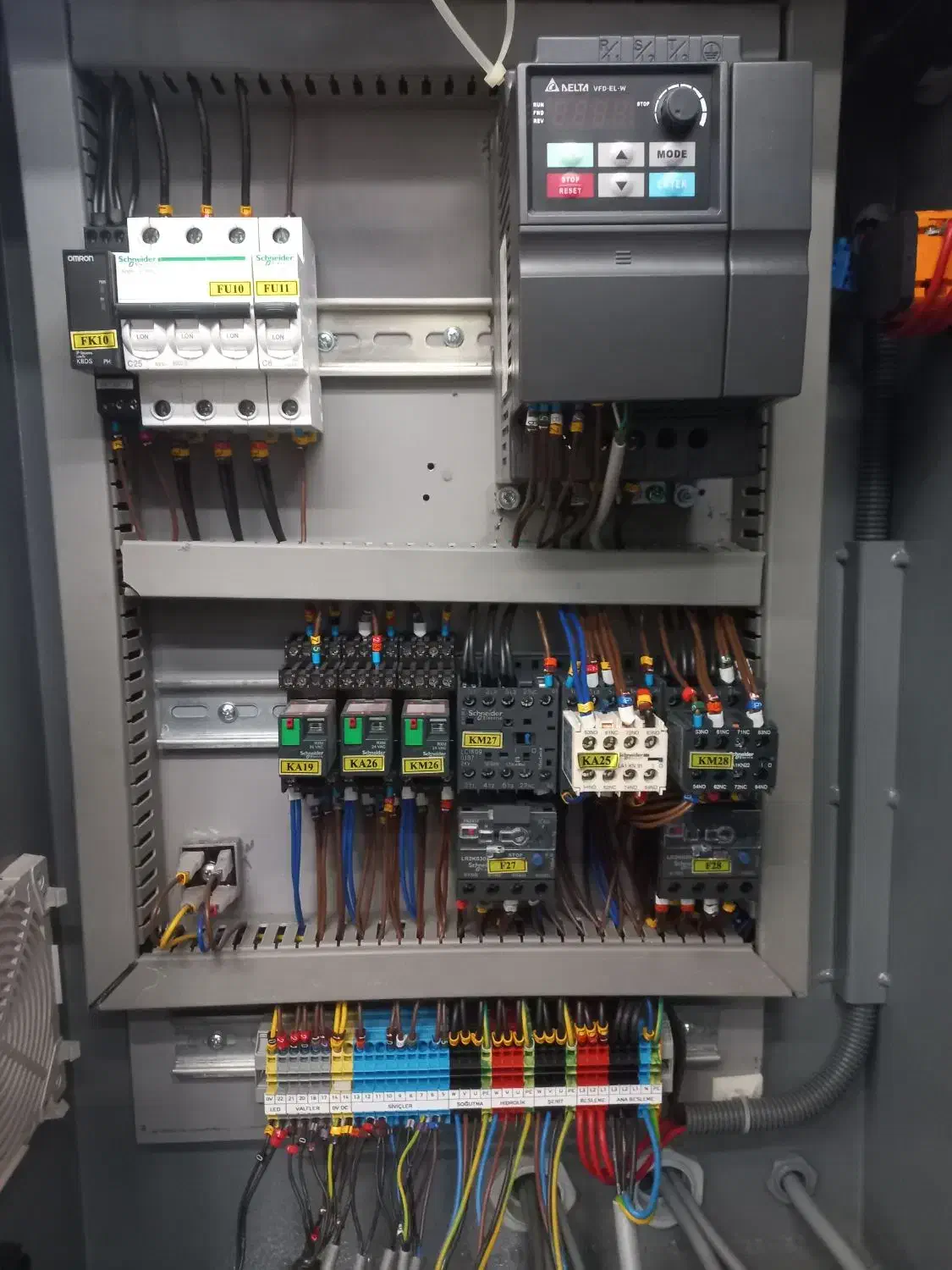 انجام پروژه های برق صنعتی و ساختمان|خدمات پیشه و مهارت|ساوه, |دیوار