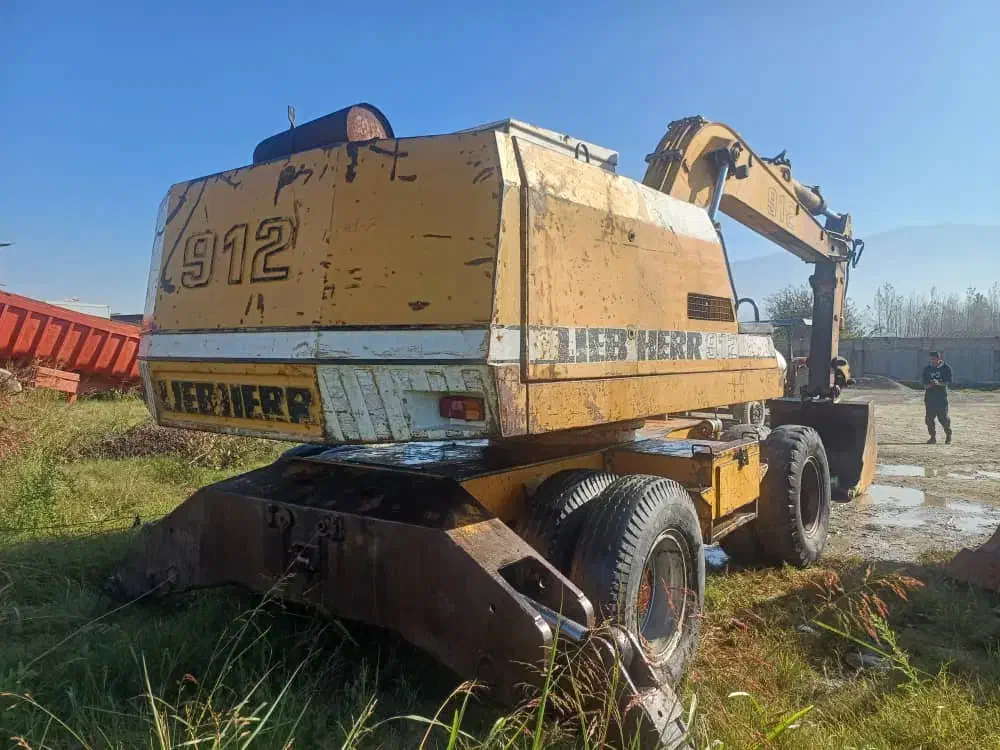 بیل لاستیکی لیپر ۹۱۲|خودرو سنگین|ساری, |دیوار