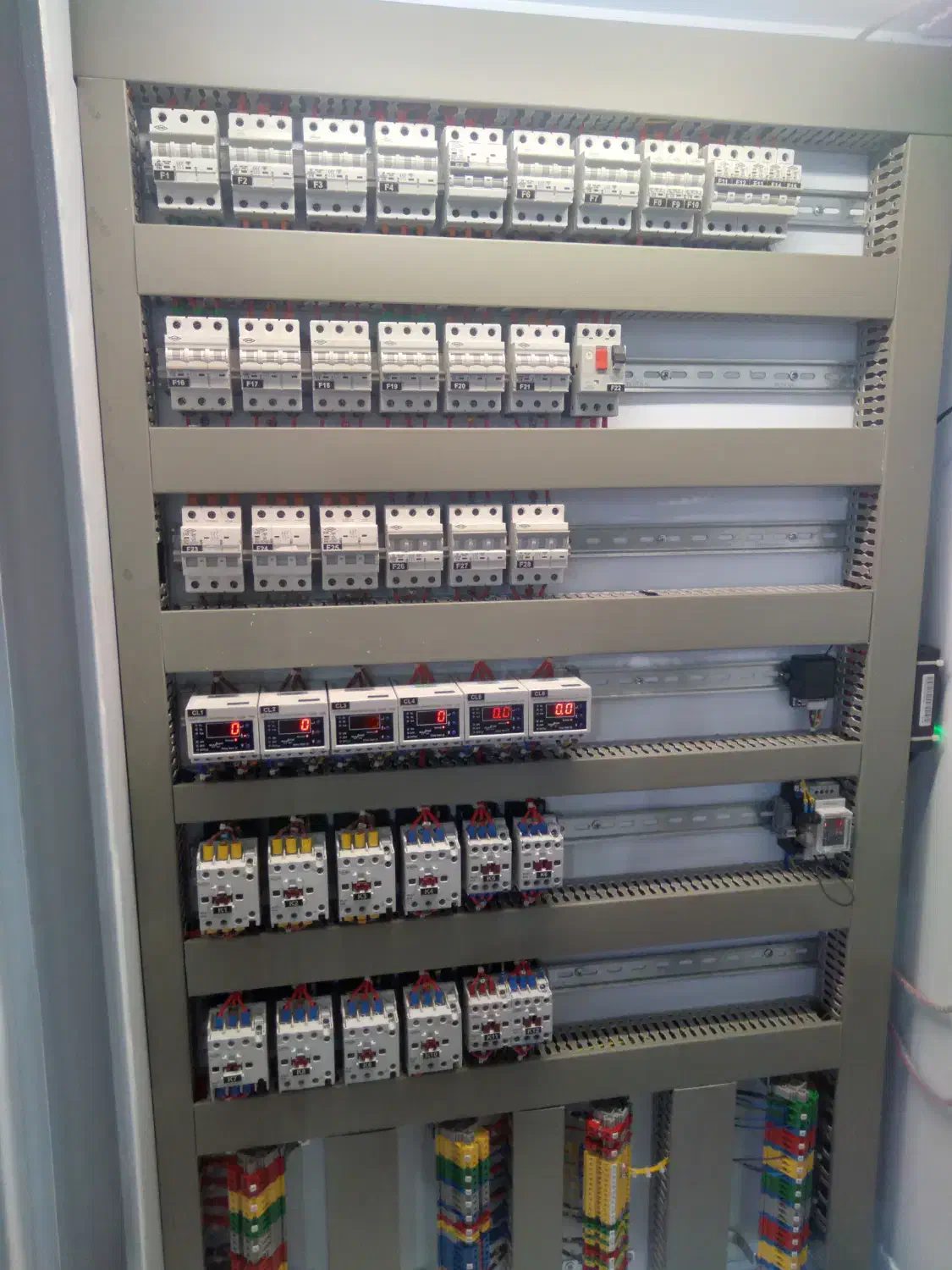 برقکارصنعتی و ساختمانی|خدمات پیشه و مهارت|سمیرم, |دیوار