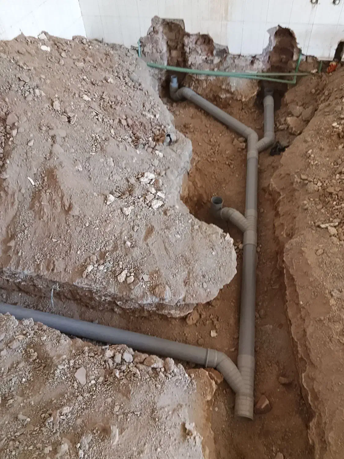 لوله کشی آب و فاضلاب نشتی گیری و کاشی کاری|خدمات پیشه و مهارت|زاهدان, |دیوار