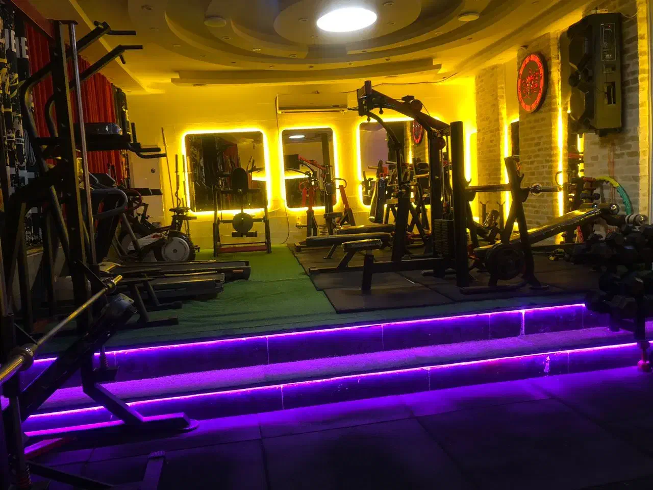 باشگاه بدنسازی جاروکش|تجهیزات ورزشی|یاسوج, |دیوار