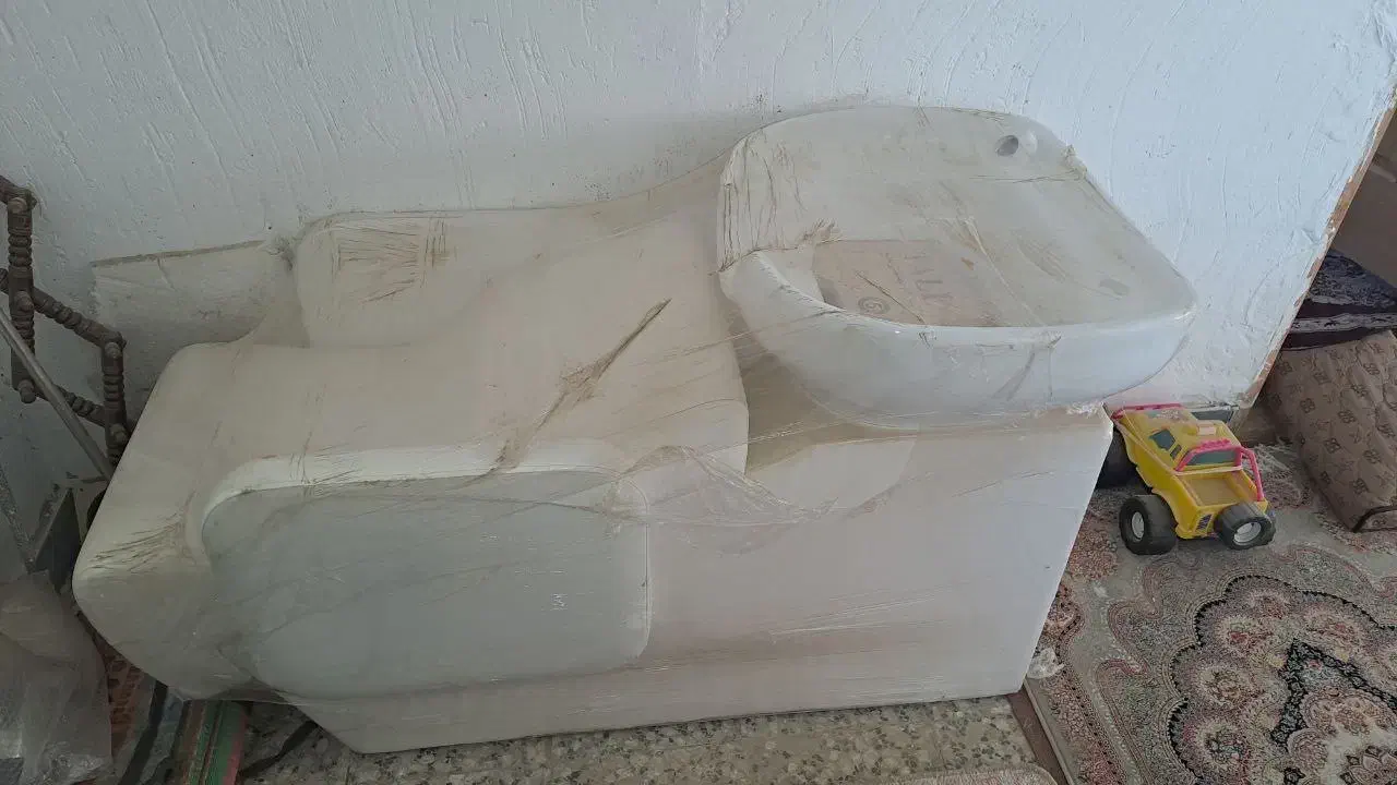 یک عدد سرشور آرایشگاهی+دو عدد صندلی آرایشگاهی|آرایشگاه و سالن‌های زیبایی|گنبد کاووس, |دیوار