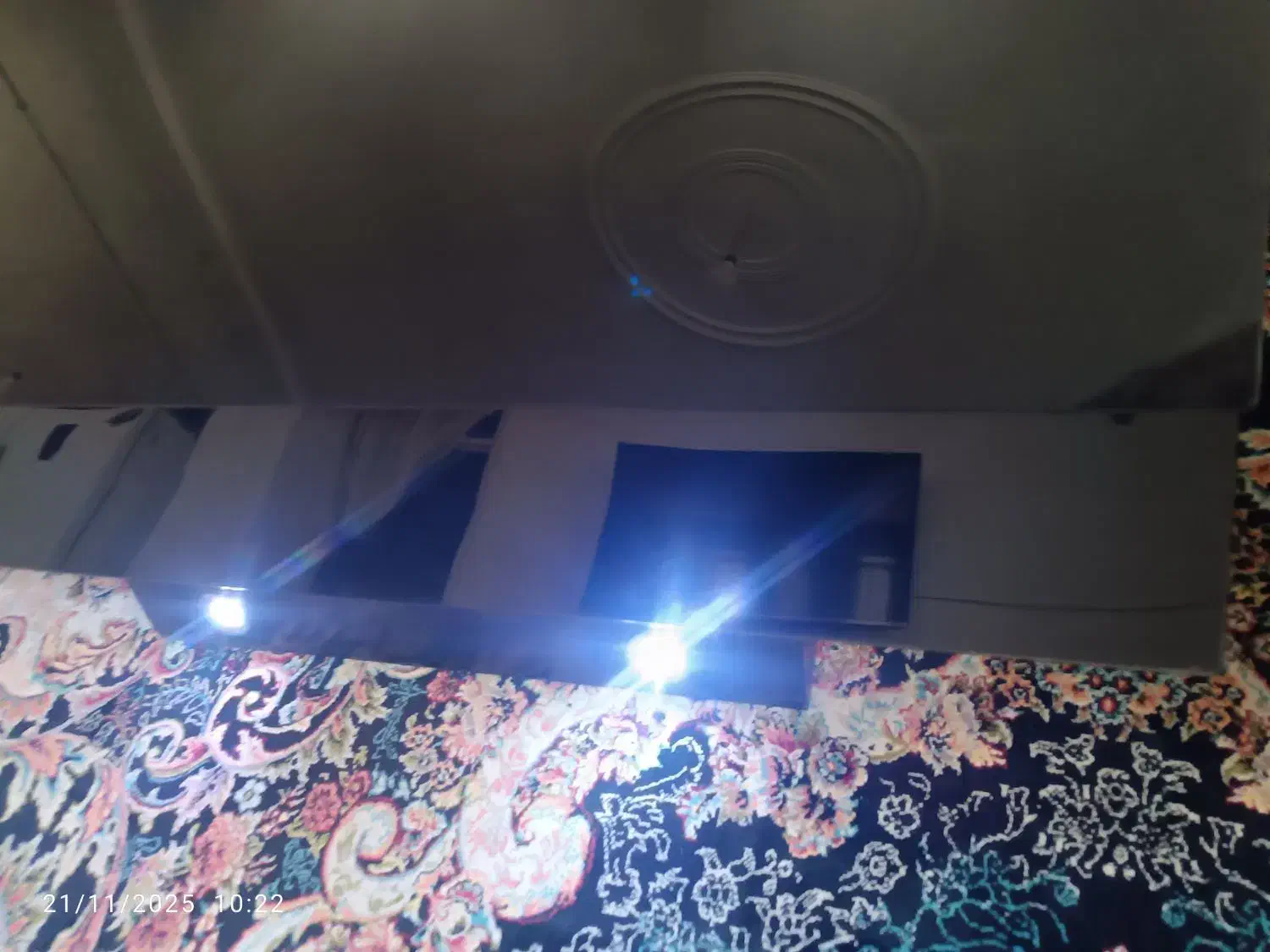 هود بیمکث|هود|همدان, |دیوار