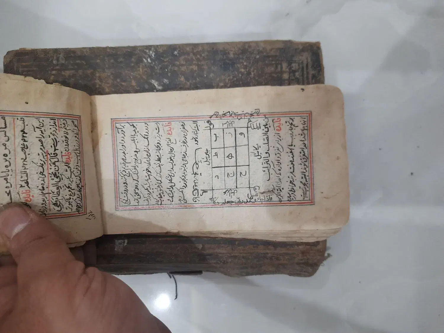 کتاب بسیار قدیمی|کلکسیون اشیاء عتیقه|برخوار, |دیوار