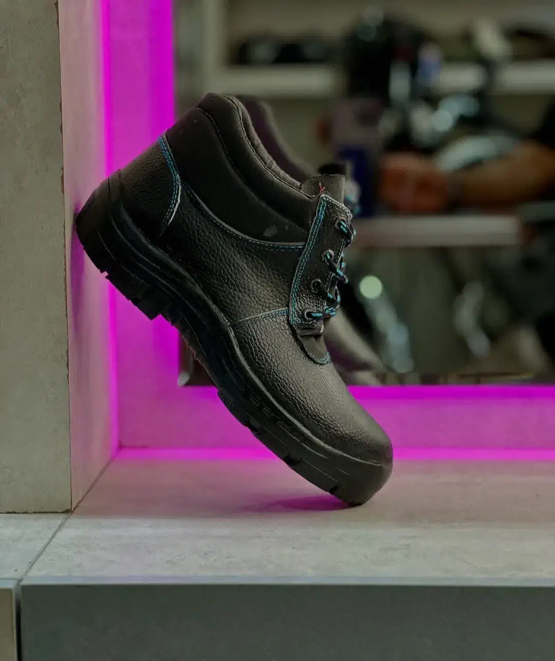 کفش ایمنی فایق|کیف، کفش، کمربند|باسمنج, |دیوار