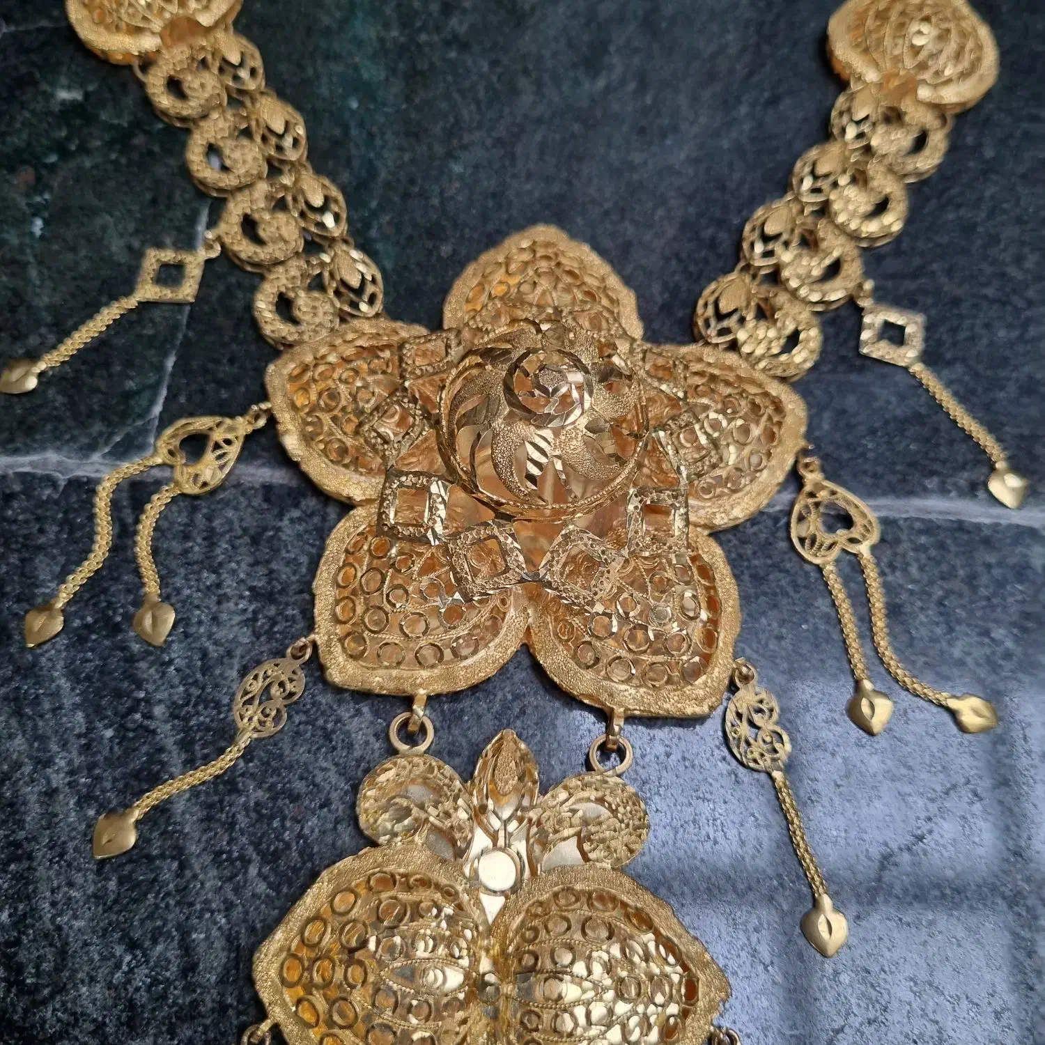 گردن بند و سینه ریز طلا|جواهرات|نورآباد ممسنی, |دیوار