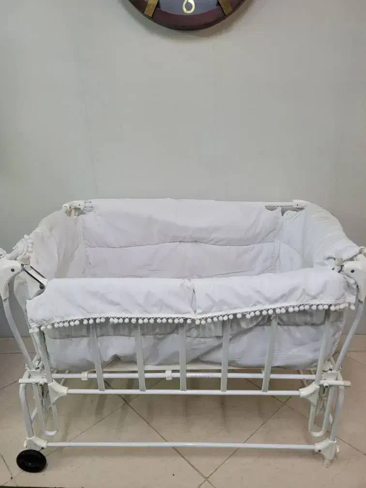 فروش ویژه فقط ۲۰۰ تومن|تخت و صندلی بچه|رشت, فرزانه|دیوار